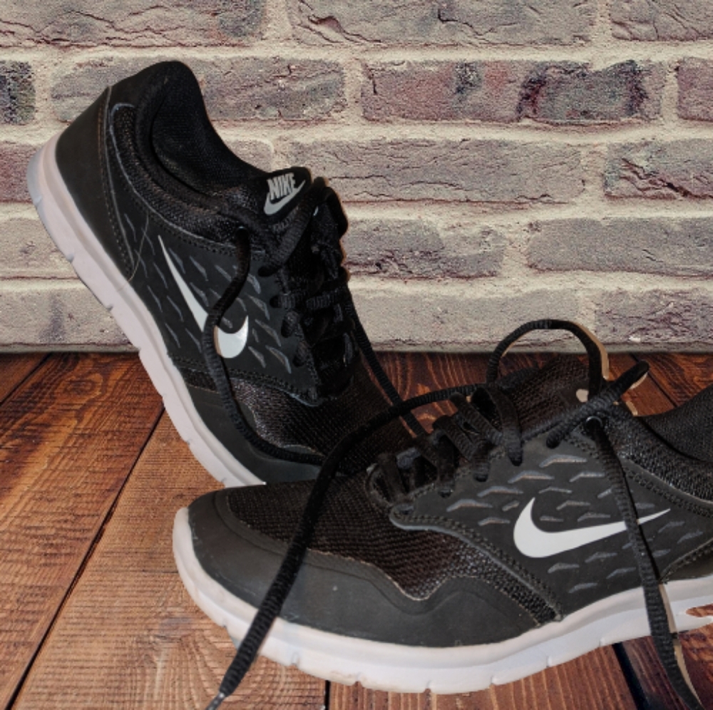 Nike Ladies Black Sneakers, Size 6
